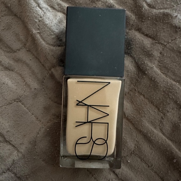 NARS FIJI Light Reflecting Advanced Skincare Foundation in Fiji - Picture 7 of 8